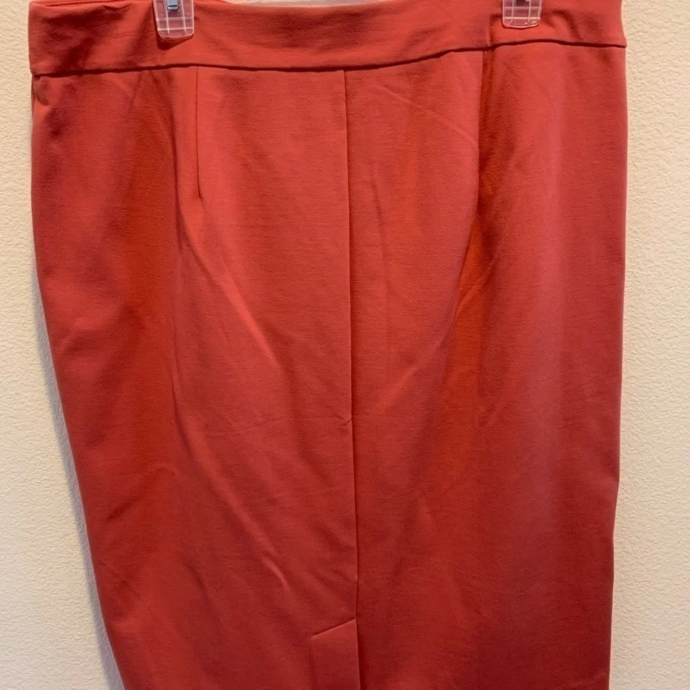 T. Tahari Woman (1X) in Terra Cotta Rose. Waist 36​​​​​​​​​​​​​​​​​​​​​